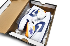 Air Jordan 1 Mid 'White Deep Royal Blue' en internet