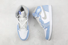 Air Jordan 1 Retro High OG 'Hyper Royal' en internet