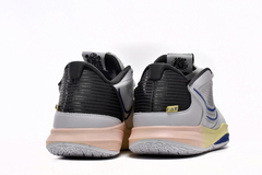 Kyrie Low 5 EP 'White Game Royal' en internet