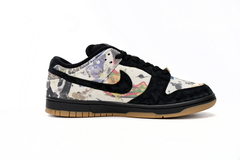 Imagen de Nike Dunk Low SB 'Rammellzee' x Supreme