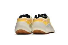 Adidas Yeezy 700 V3 'Mono Safflower' en internet
