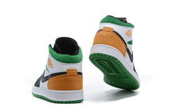 Jordan 1 Mid SE "White Laser Orange Lucky Green" en internet