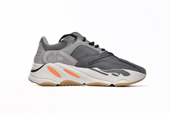 Adidas Yeezy Boost 700 'Magnet' en internet