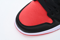 Air Jordan 1 Retro High OG 'Satin Bred' en internet