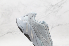 Adidas Yeezy Boost 700 V2 'Hospital Blue' en internet