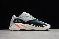 Adidas Yeezy Boost 700 “Wave Runner" en internet