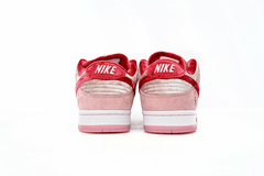 Nike Dunk Low SB 'Valentine's Day' x StrangeLove - tienda online