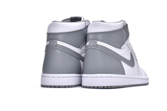 Air Jordan 1 Retro High OG 'Stealth' en internet