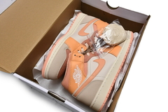Wmns Air Jordan 1 Mid 'Apricot' en internet