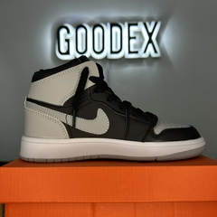 STOCK - (NIÑOS) Air Jordan 1 Retro Mid 'Shadow' en internet
