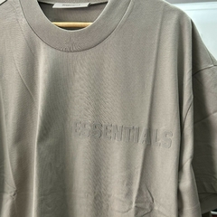 Remera Essentials x Fear of God en internet