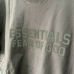 Remera Essentials x Fear of God en internet