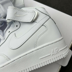 STOCK - AIR FORCE 1 mid "triple white" en internet