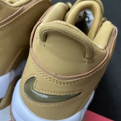 STOCK - Air More Uptempo Premium 'Wheat' en internet