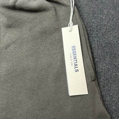 Short Essentials x Fear of god en internet