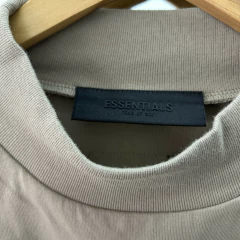 Remera Essentials x Fear of God en internet