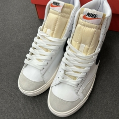 STOCK - Nike Blazer Mid 77 Vintage 'White Black' en internet