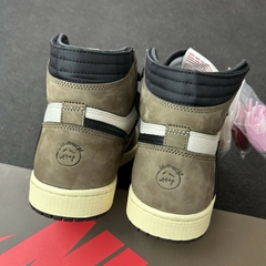 STOCK - Air Jordan 1 Retro High OG 'Mocha' x Travis Scott en internet
