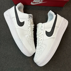 STOCK - Nike Air Force 1 '07 en internet