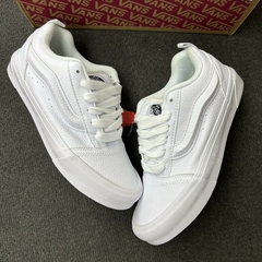 STOCK - Vans Knu-Skool 'True White' en internet
