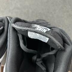STOCK - Nike SB Dunk Low "Black Gum"