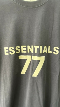 Remera Essentials x Fear of God en internet