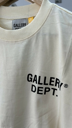 Remera Gallery Dept. Souvenir - Goodex