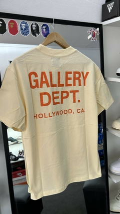 Remera Gallery Dept. Souvenir en internet
