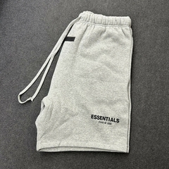 Short Essentials x Fear of god en internet