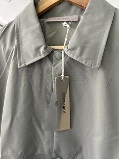 Chaqueta Essentials x Fear Of God en internet