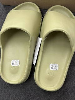Imagen de STOCK - Adidas Yeezy Slides "Resin"