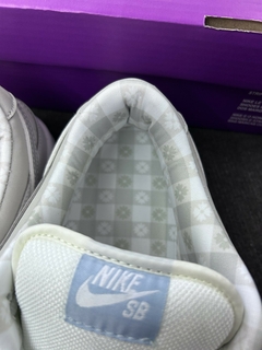 STOCK - Nike SB Dunk Low White Lobster (Friends & Family)