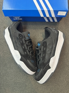 STOCK - ADI2000 'Black-Blue' en internet