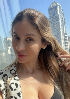 Colar cristais doce de leite inicial “F” - Ella Semijoias e Acessórios de Luxo