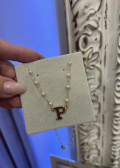 Colar pérola inicial “P” - Ella Semijoias e Acessórios de Luxo