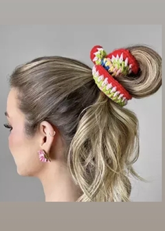 scrunchie crochet Tarsila na internet