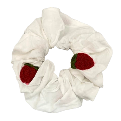 Scrunchie Fruits (bordado morango) - Ella Semijoias e Acessórios de Luxo
