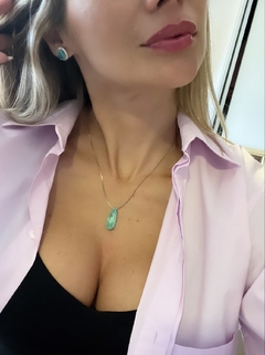 Colar gota esmeralda colombiana fusion Ameli na internet