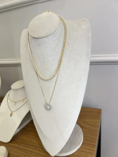 Colar pingente trevo na internet