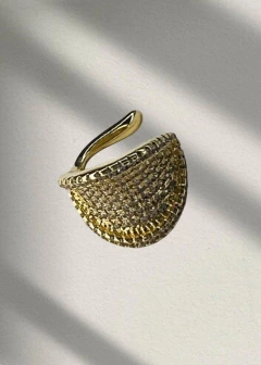 Piercing fake oval na internet