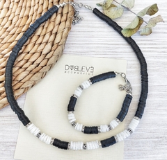 Conjunto fimo y escallas de caracol negro