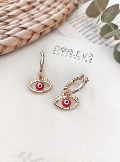 Aros de acero dorado ojos rojos en internet