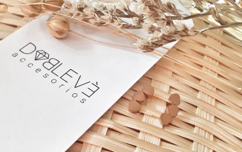 Aros de acero rosado corazones