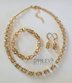 Imagen de Conjunto elegante de cristales con terminaciones doradas