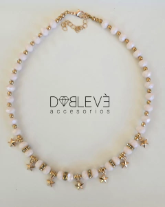 Gargantilla cristal y dijes - Nude y dorado - comprar online