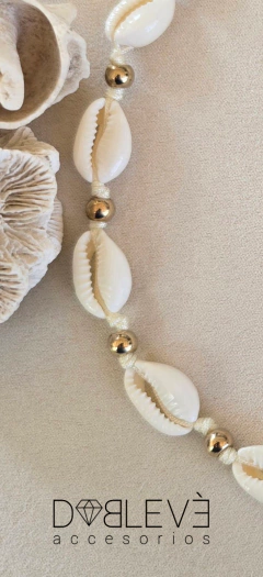 Gargantilla buzios dorada en internet