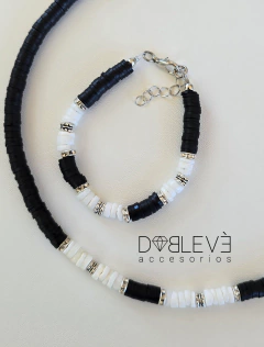 Conjunto fimo y escallas de caracol negro en internet