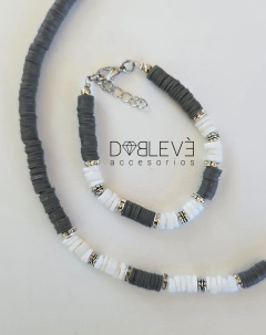 Conjunto fimo y escallas de caracol gris en internet