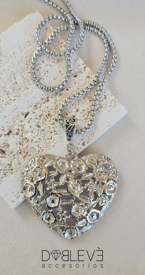 Collar Corazón con flores - comprar online