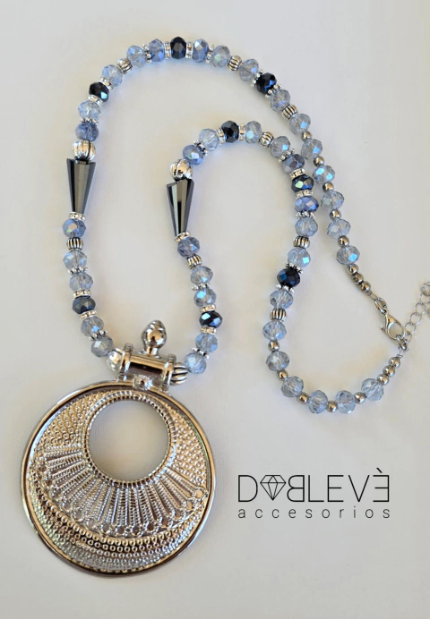 Collar medallón con cristales - comprar online